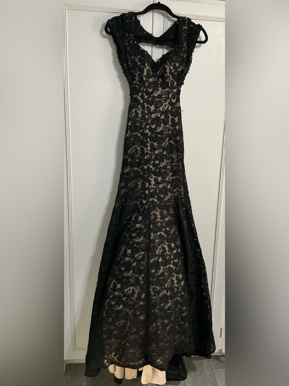 COLORS Black Lace Open Back Mermaid Dress 1131 size 0